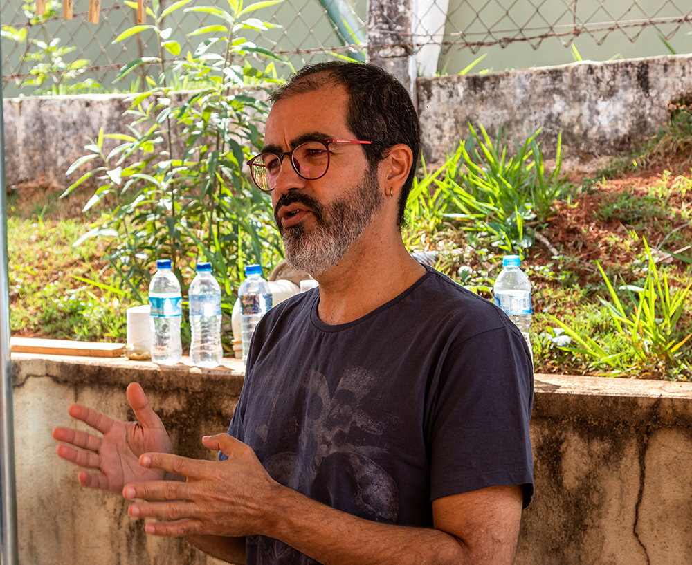 Claudio Freire atuando como instrutor nas oficinas de Geotintas